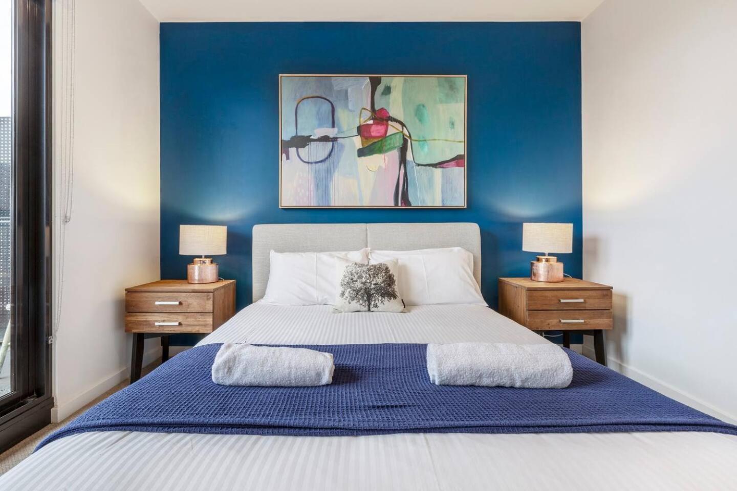 Apartment Hip Off High Street - A Vibrant Balcony Escape *