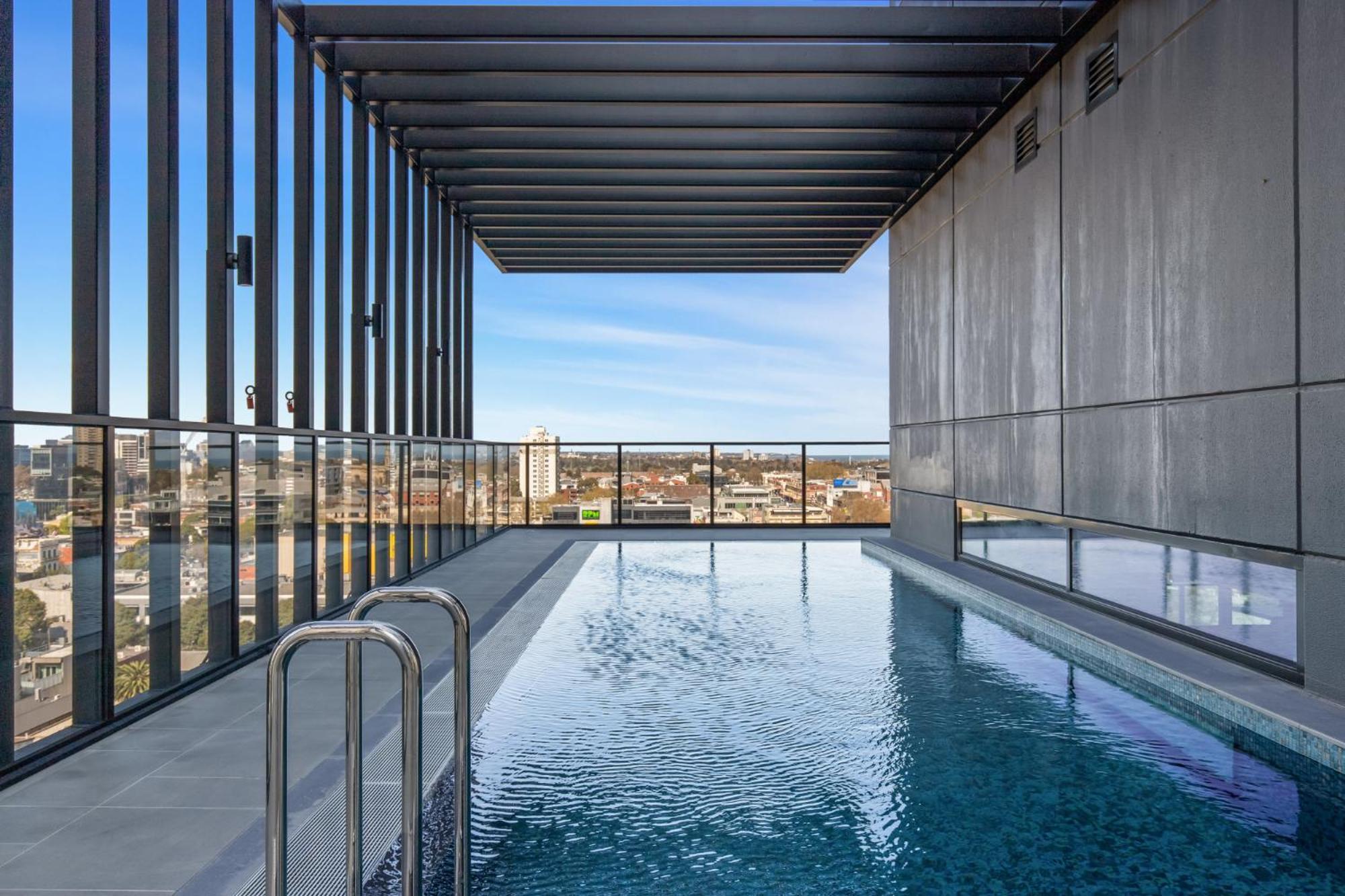 Chic High Rise 2-bed With Incredible Skyline Views Apartment