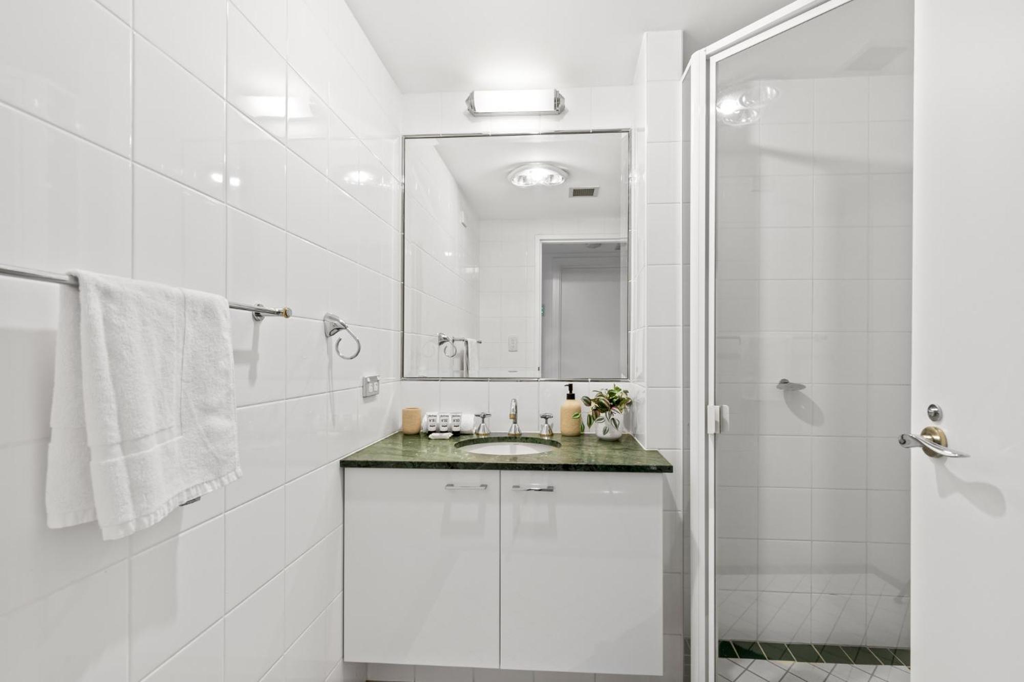 Scenic Beachside 3-bedroom With Water Views Melbourne