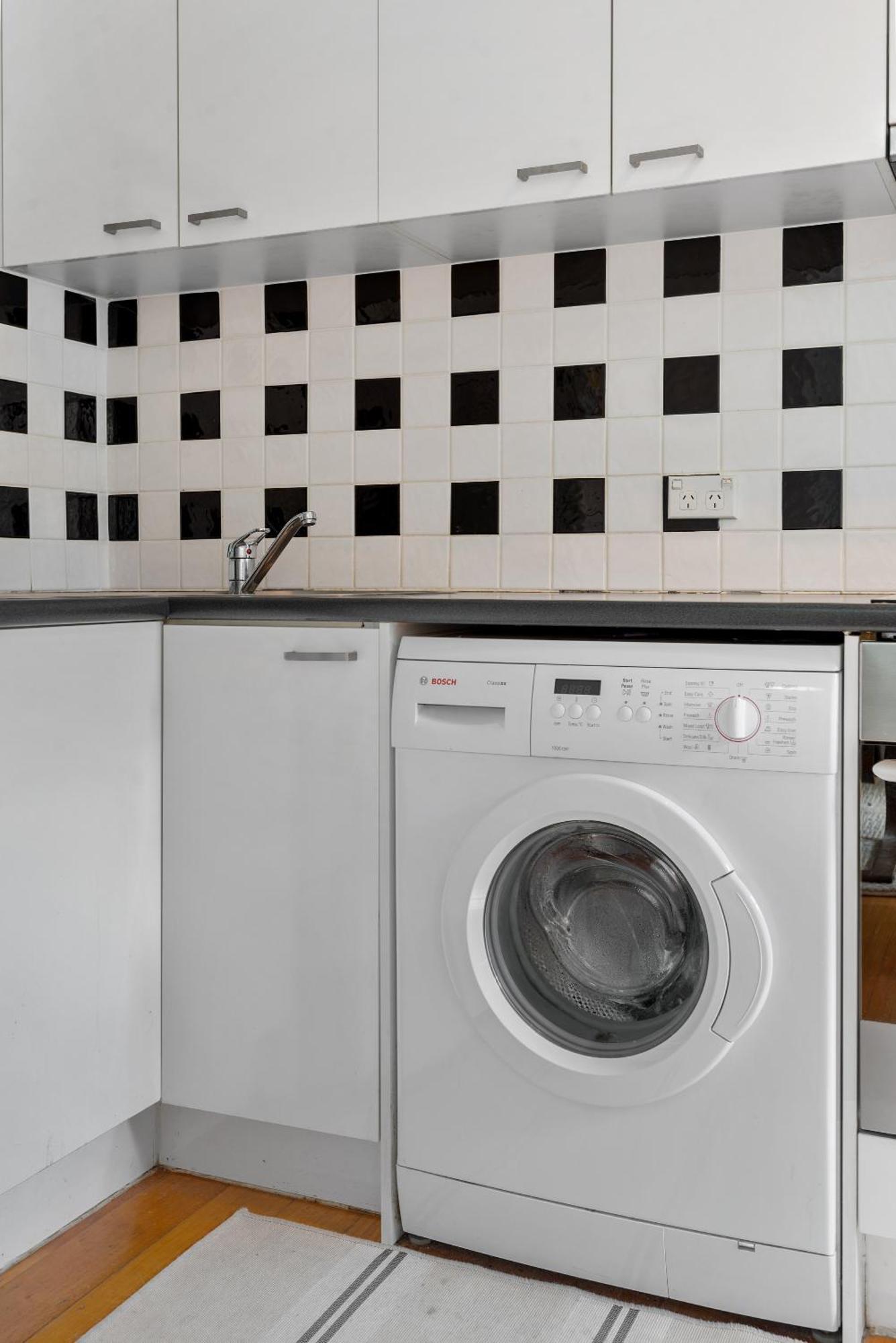 Comfy One-bedroom Unit Between And Airport *