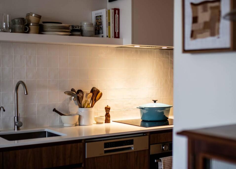 The Artist Retreat 2br 4mins From Mcg Melbourne