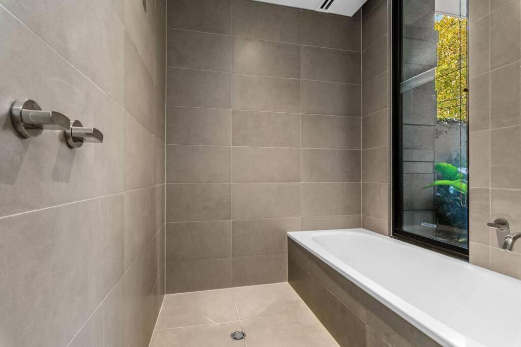 Truly Tremendous 4br Tivoli Rd South Yarra Holiday home Melbourne