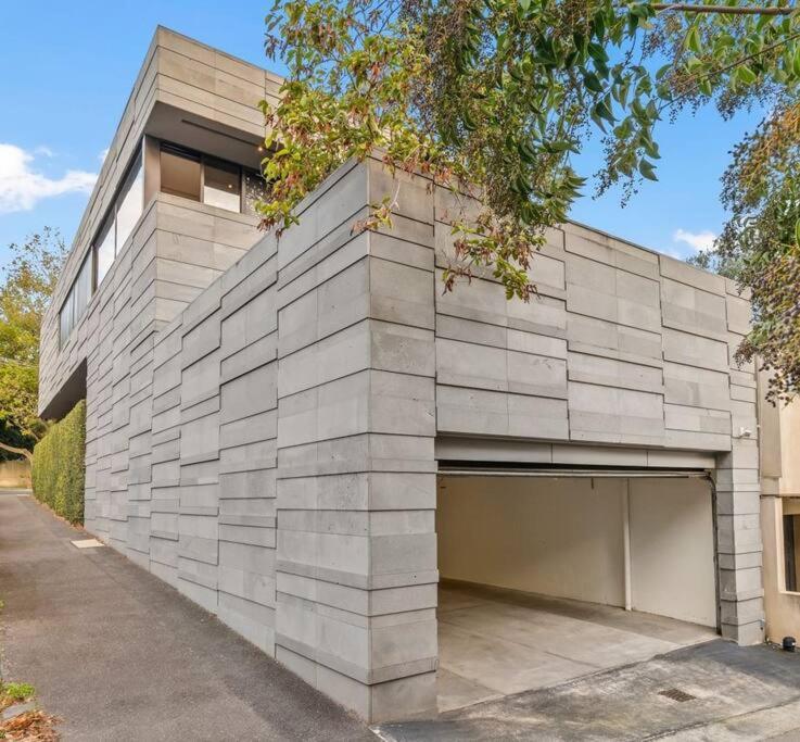 Holiday home Truly Tremendous 4br Tivoli Rd South Yarra Melbourne