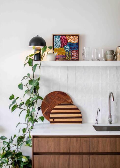 Holiday home The Artist Retreat 2br 4mins From Mcg *