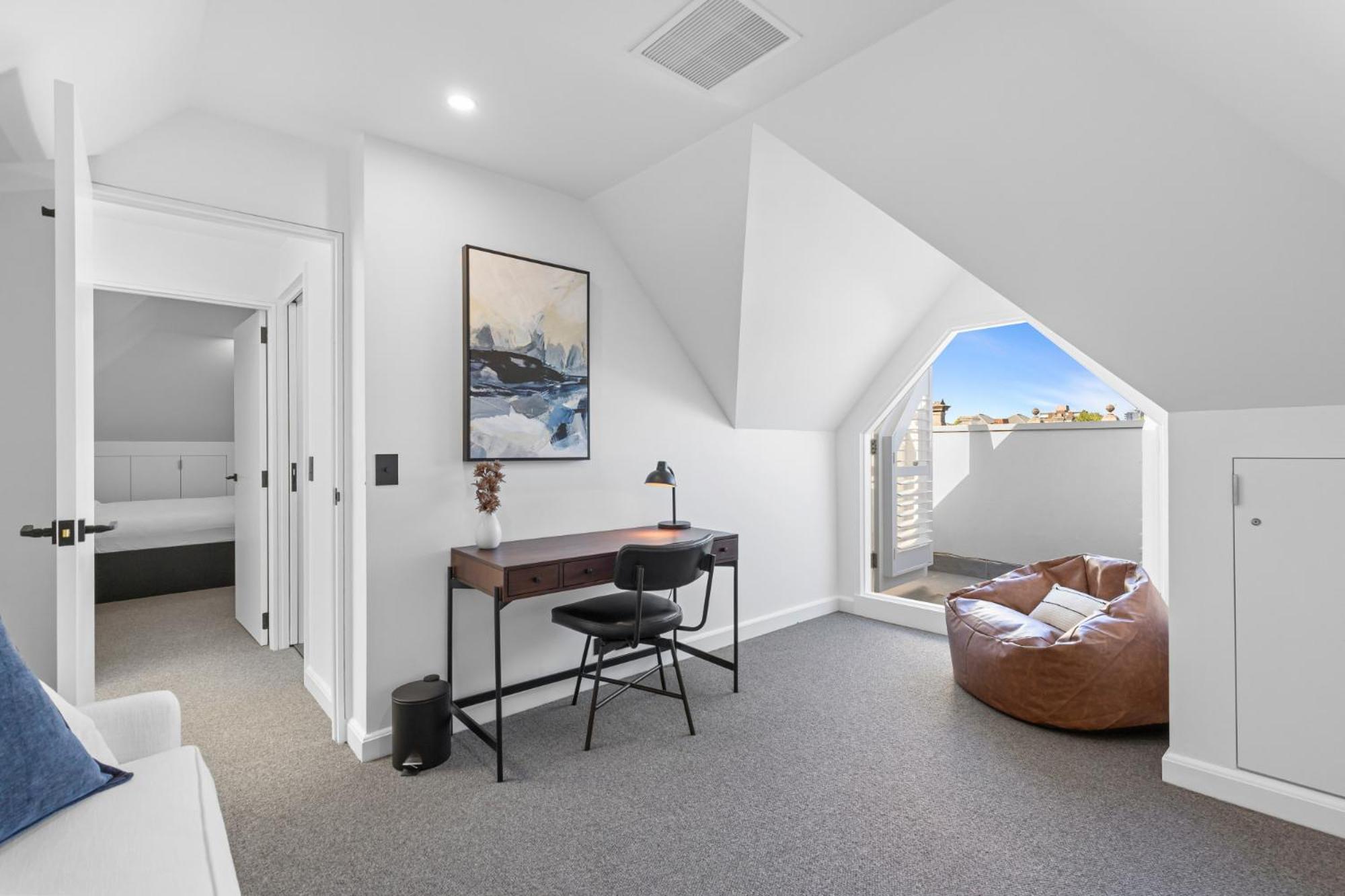 Elegant & Stylish By The Botanical Gardens Apartment