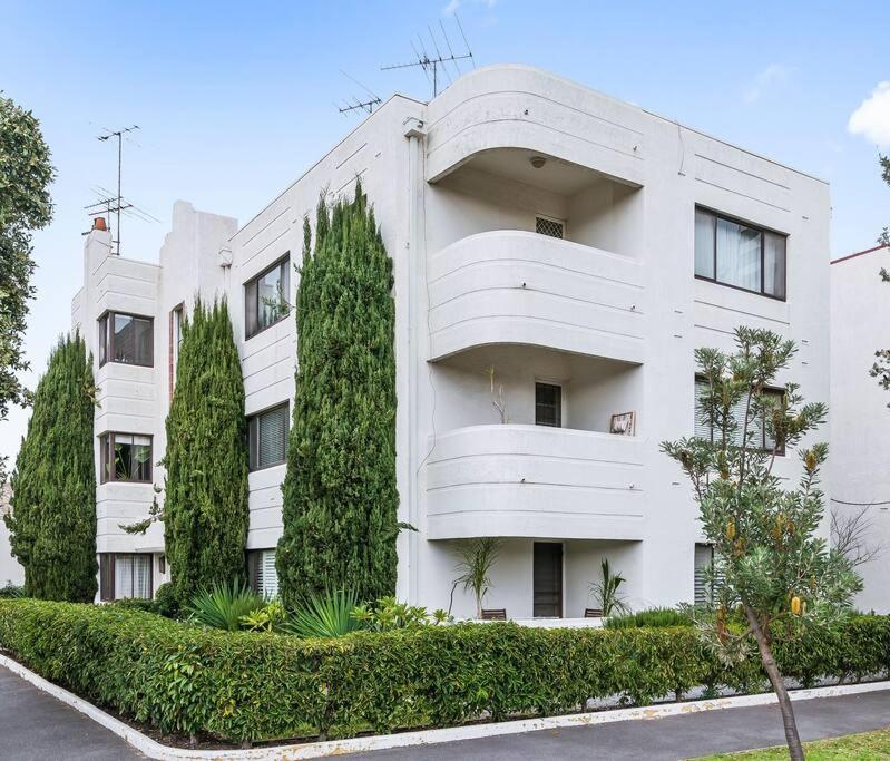 Big A1 Art Deco With Stunning & Views *