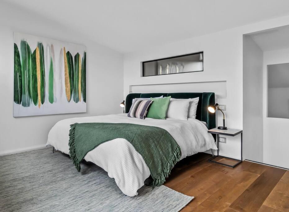 Park Bespoke Brilliance 4bed 2bath Holiday home Melbourne