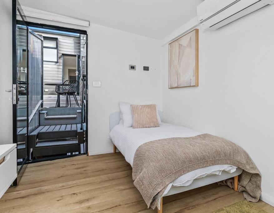 Park Bespoke Brilliance 4bed 2bath Melbourne