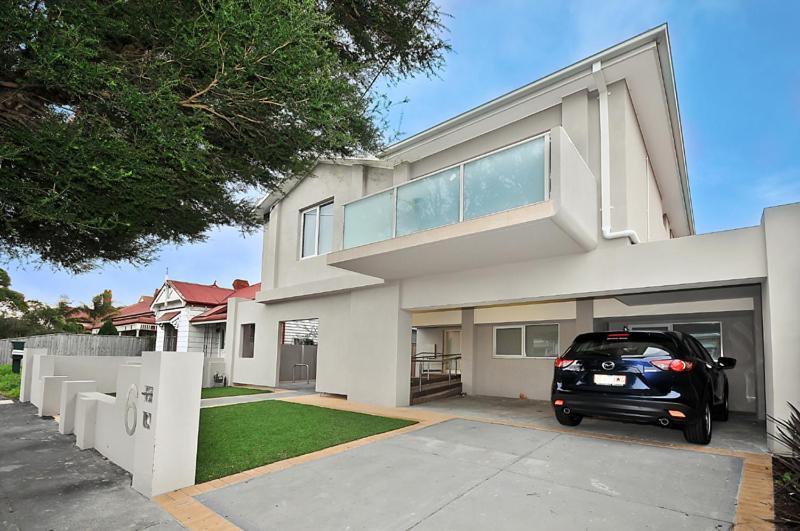 6b - Executive In Large In Brunswick Guest house