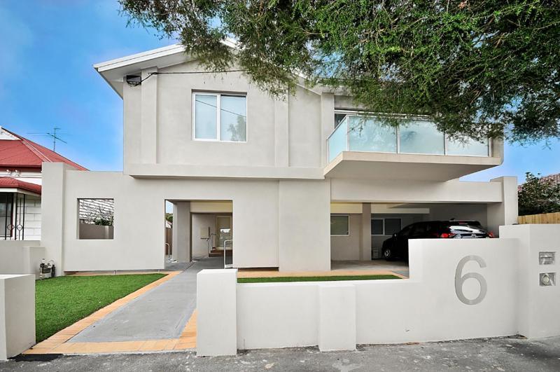 6b - Executive In Large In Brunswick *