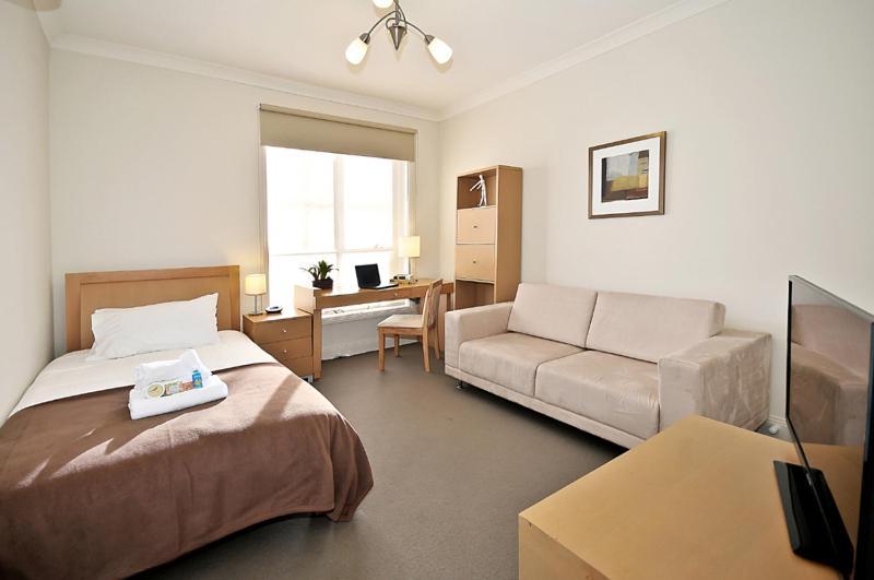 6b - Executive In Large In Brunswick