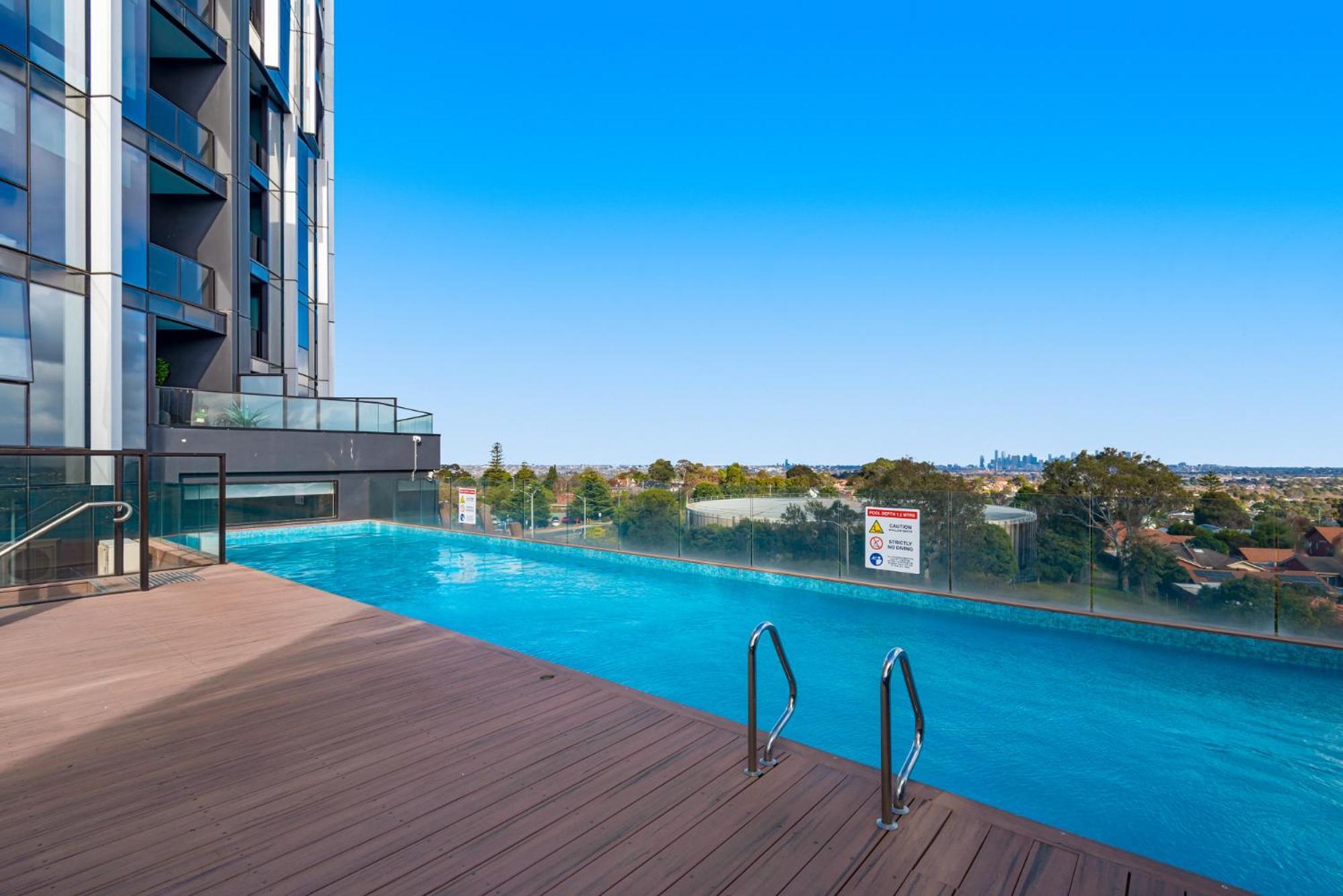 1-bed Pad With Modern Amenities, Pool & Gym * Melbourne