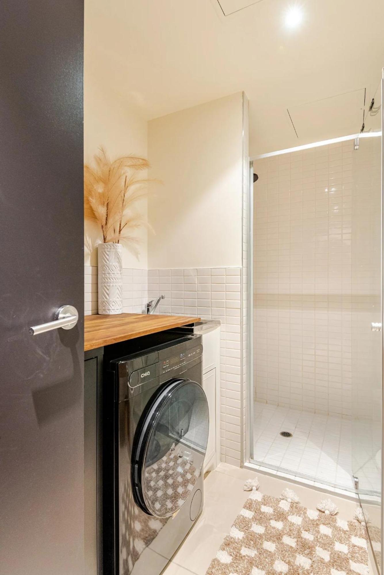 Riverside Cbd Apartment Melbourne