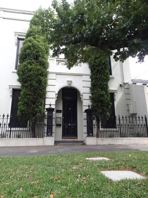Howes This, A Huge, 1st Class, Dress Circle Holiday home Melbourne