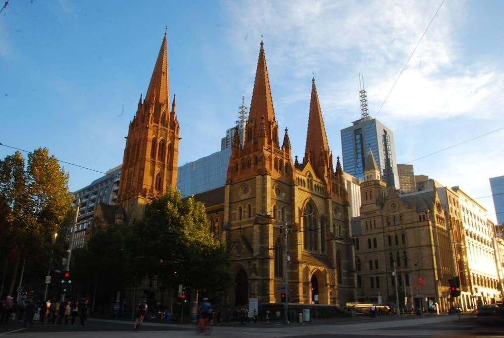 Howes This, A Huge, 1st Class, Dress Circle Melbourne