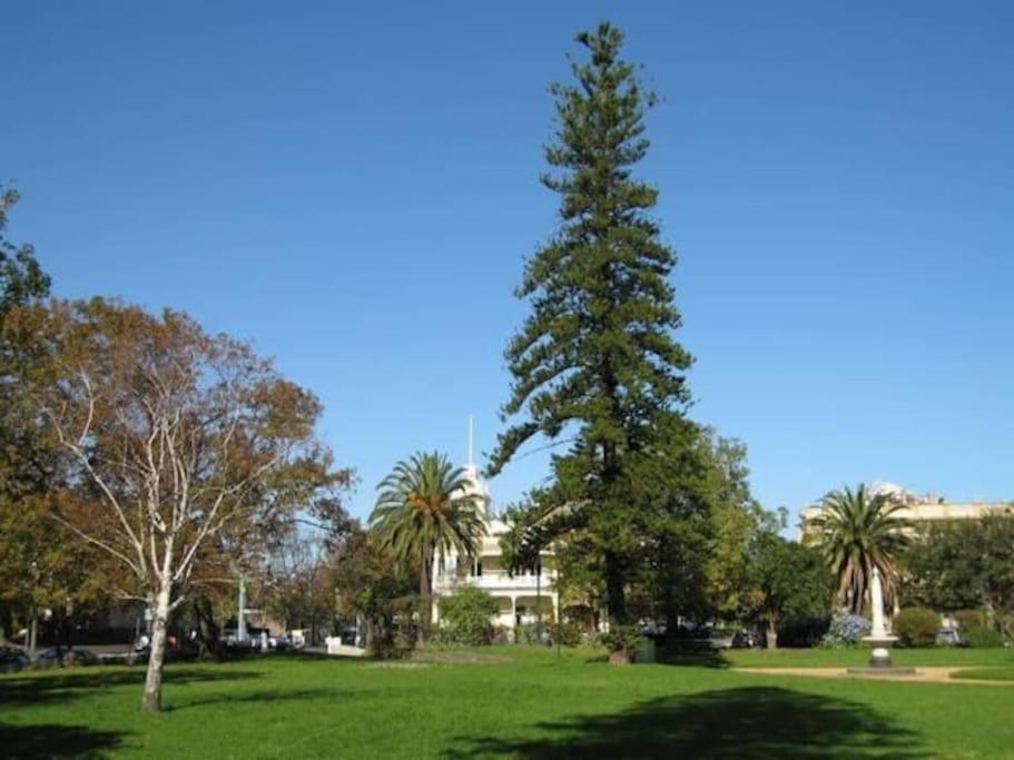 Howes This, A Huge, 1st Class, Dress Circle Holiday home Melbourne