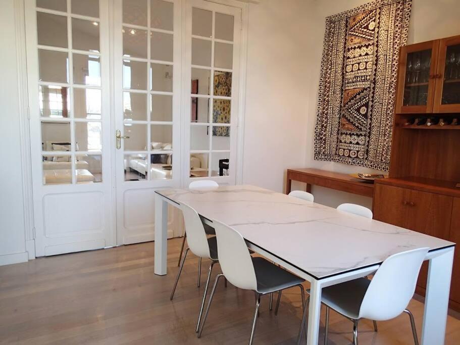 Howes This, A Huge, 1st Class, Dress Circle Holiday home *