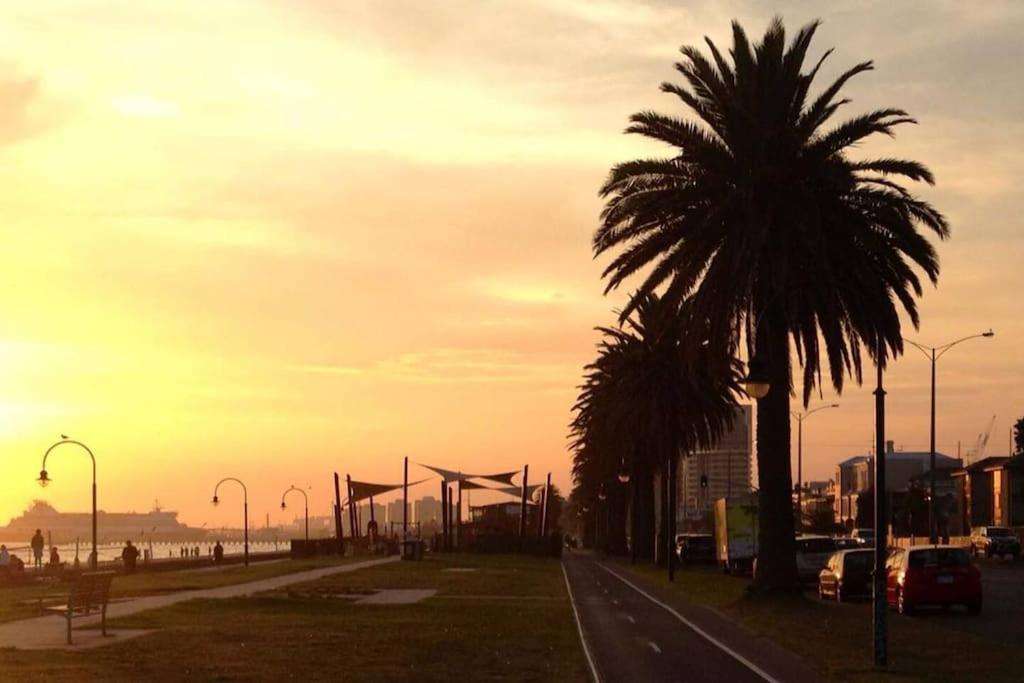 Howes This, A Huge, 1st Class, Dress Circle Holiday home Melbourne