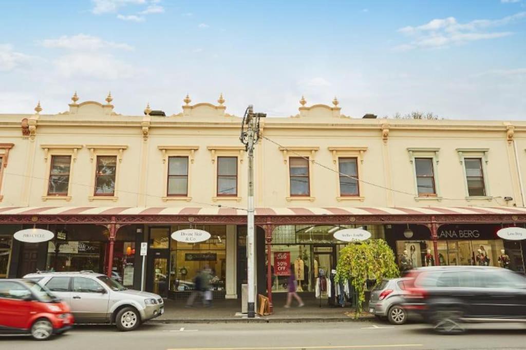 Howes This, A Huge, 1st Class, Dress Circle Melbourne