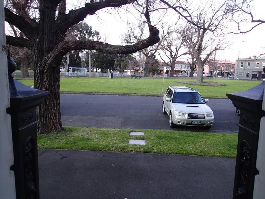 Howes This, A Huge, 1st Class, Dress Circle * Melbourne
