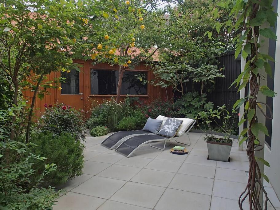 Howes This, A Huge, 1st Class, Dress Circle Holiday home Melbourne