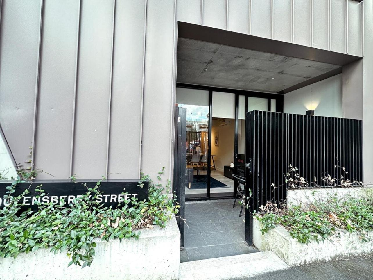 Stunning Courtyard 2br1ba North Melbourneparking Apartment Melbourne