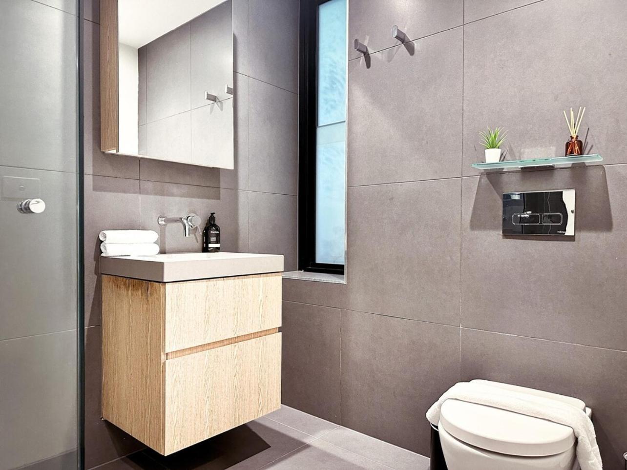 Stunning Courtyard 2br1ba North Melbourneparking * Melbourne