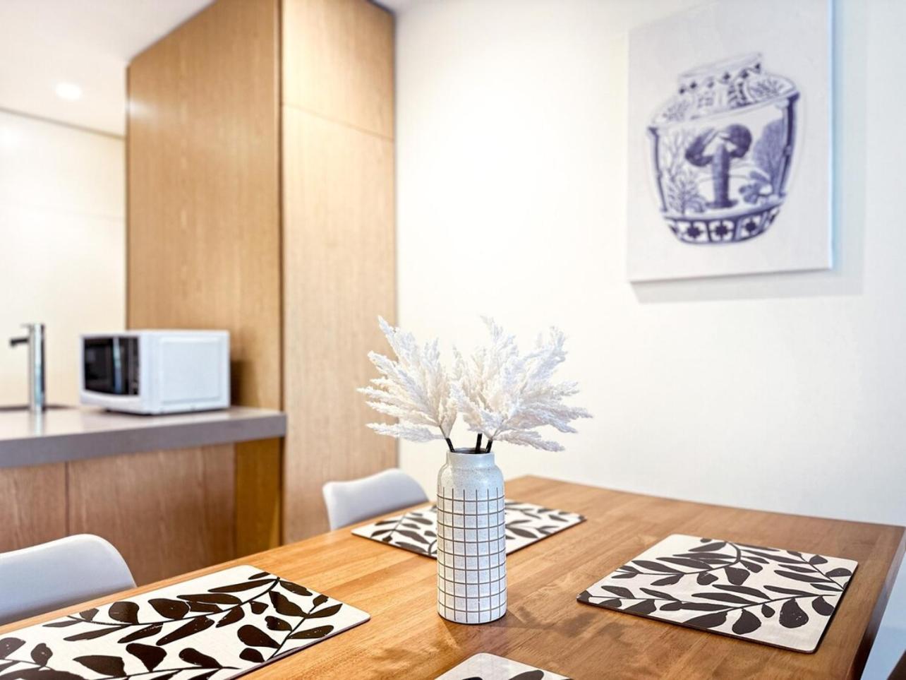 Stunning Courtyard 2br1ba North Melbourneparking