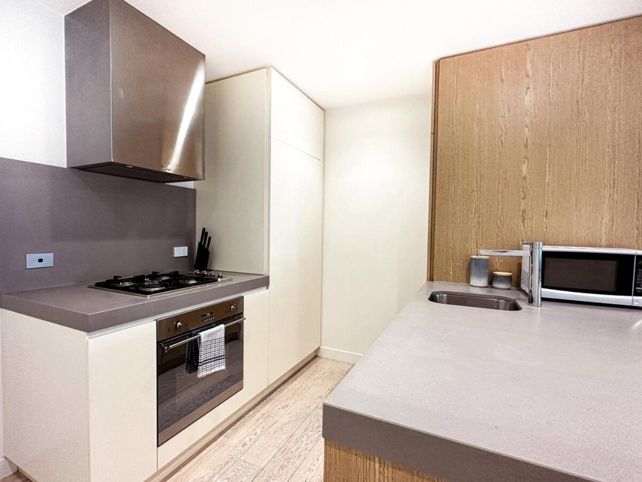 Stunning Courtyard 2br1ba North Melbourneparking * Melbourne