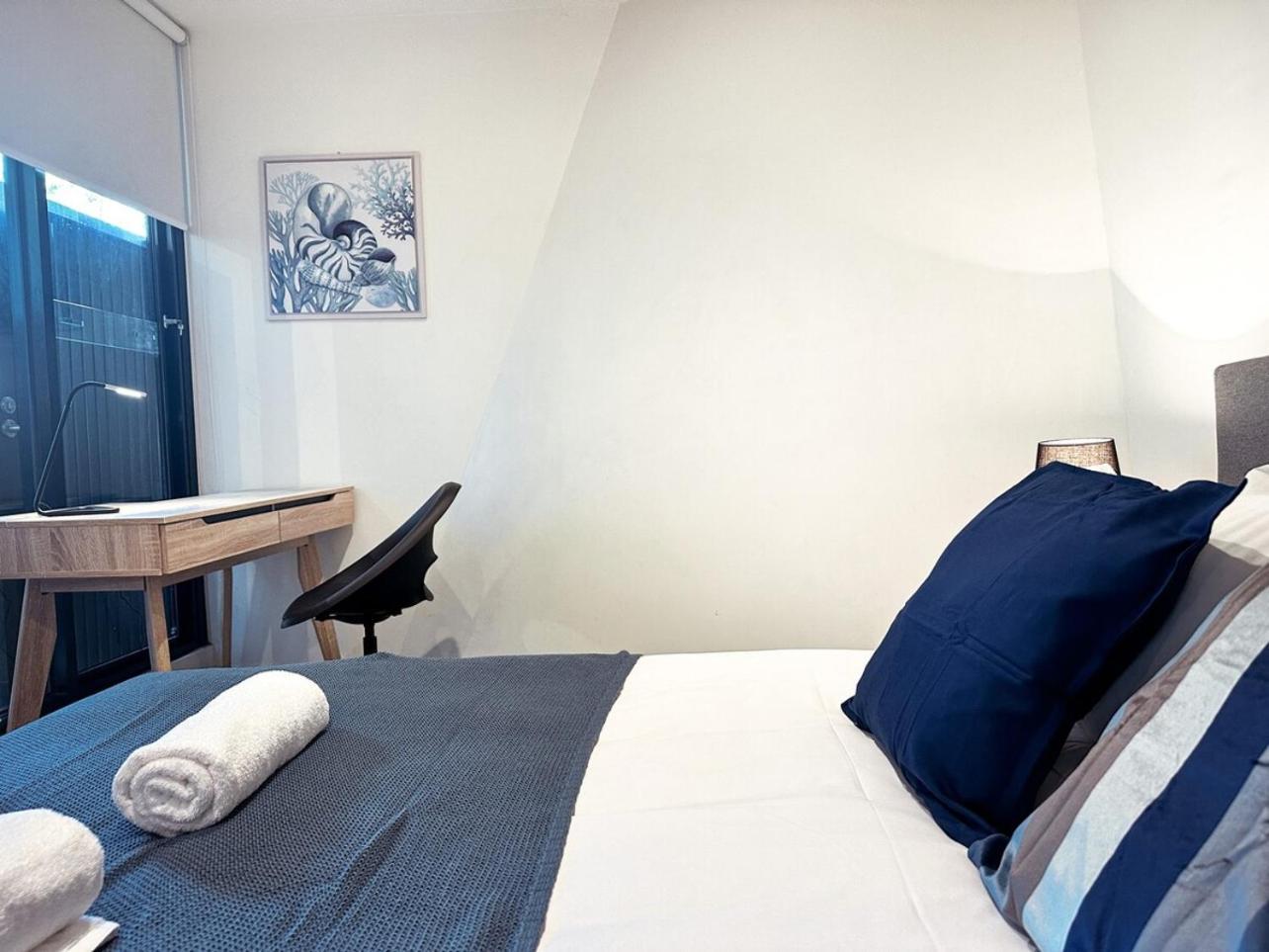 Stunning Courtyard 2br1ba North Melbourneparking Apartment