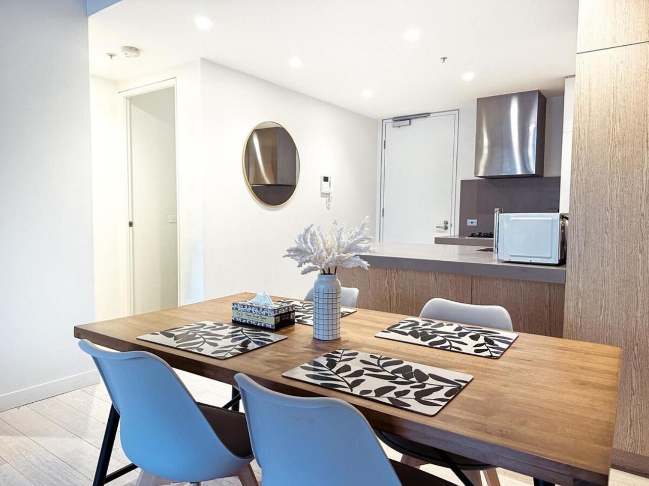 Stunning Courtyard 2br1ba North Melbourneparking Apartment Melbourne