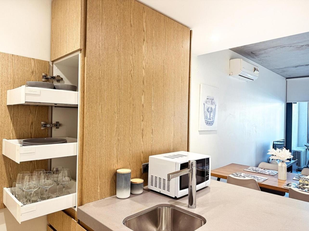Apartment Stunning Courtyard 2br1ba North Melbourneparking *