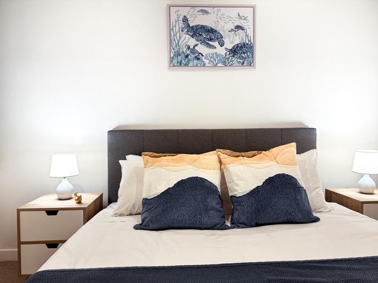 Apartment Stunning Courtyard 2br1ba North Melbourneparking Melbourne