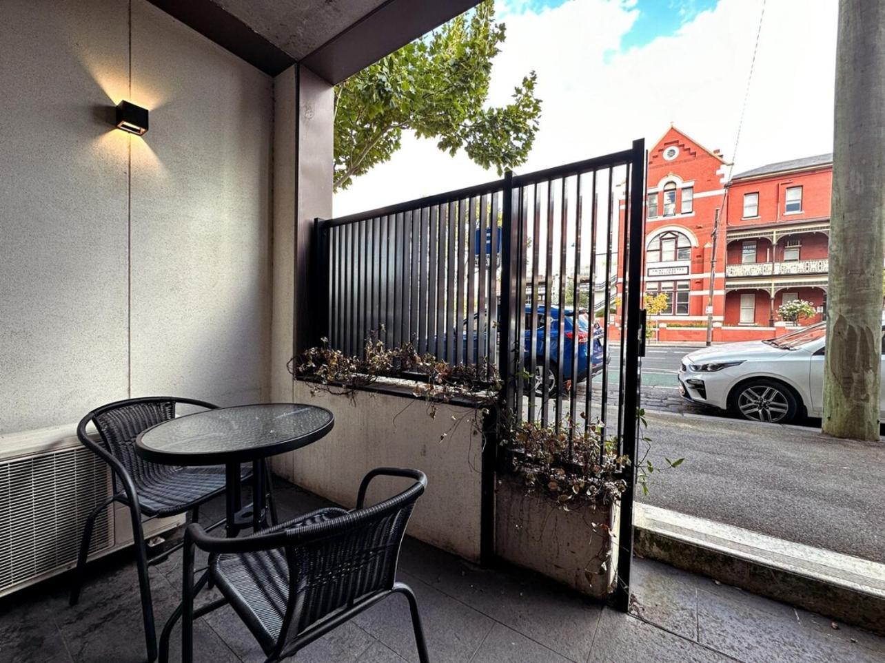 Stunning Courtyard 2br1ba North Melbourneparking Apartment *