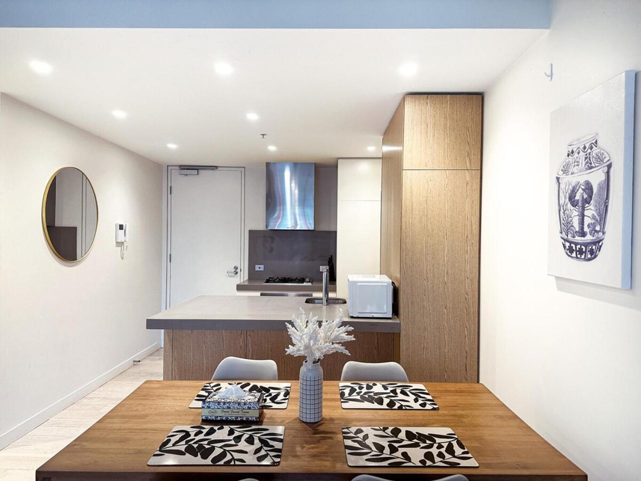 Apartment Stunning Courtyard 2br1ba North Melbourneparking Melbourne