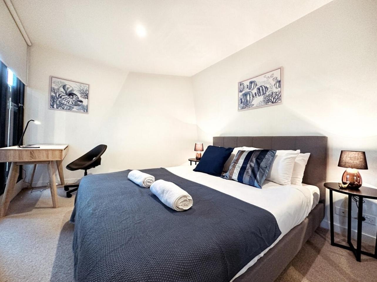 Stunning Courtyard 2br1ba North Melbourneparking Apartment Melbourne