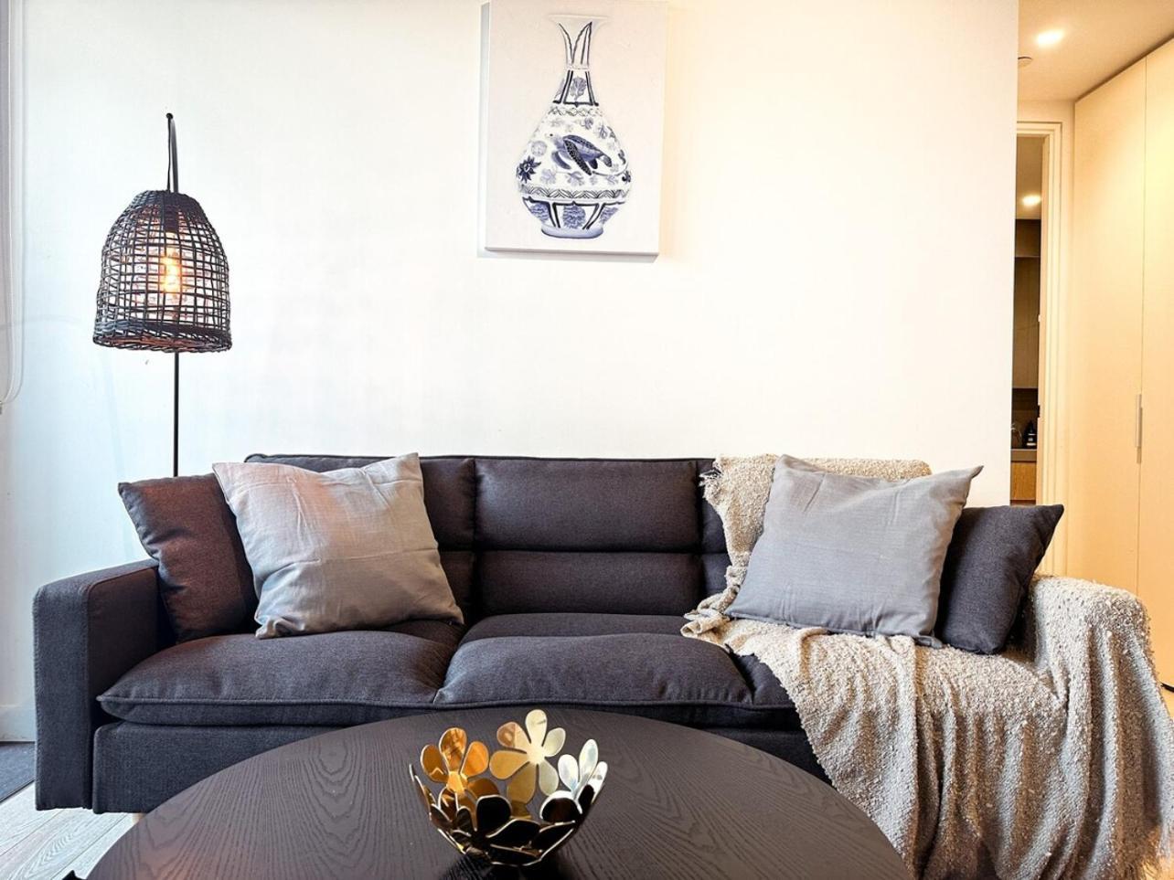 Apartment Stunning Courtyard 2br1ba North Melbourneparking *