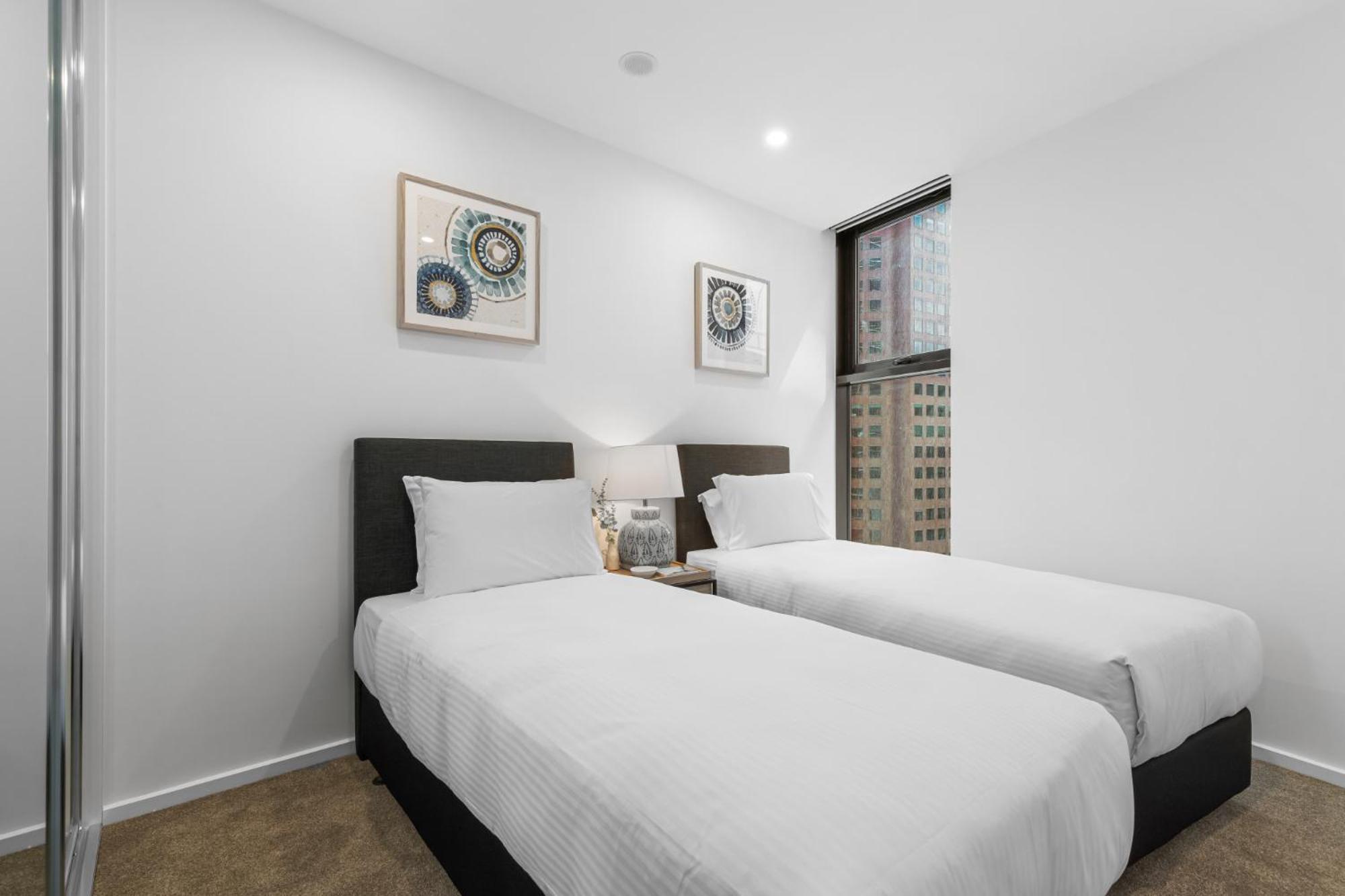 Remarkable 3-bed With Views & Swimming Pool *