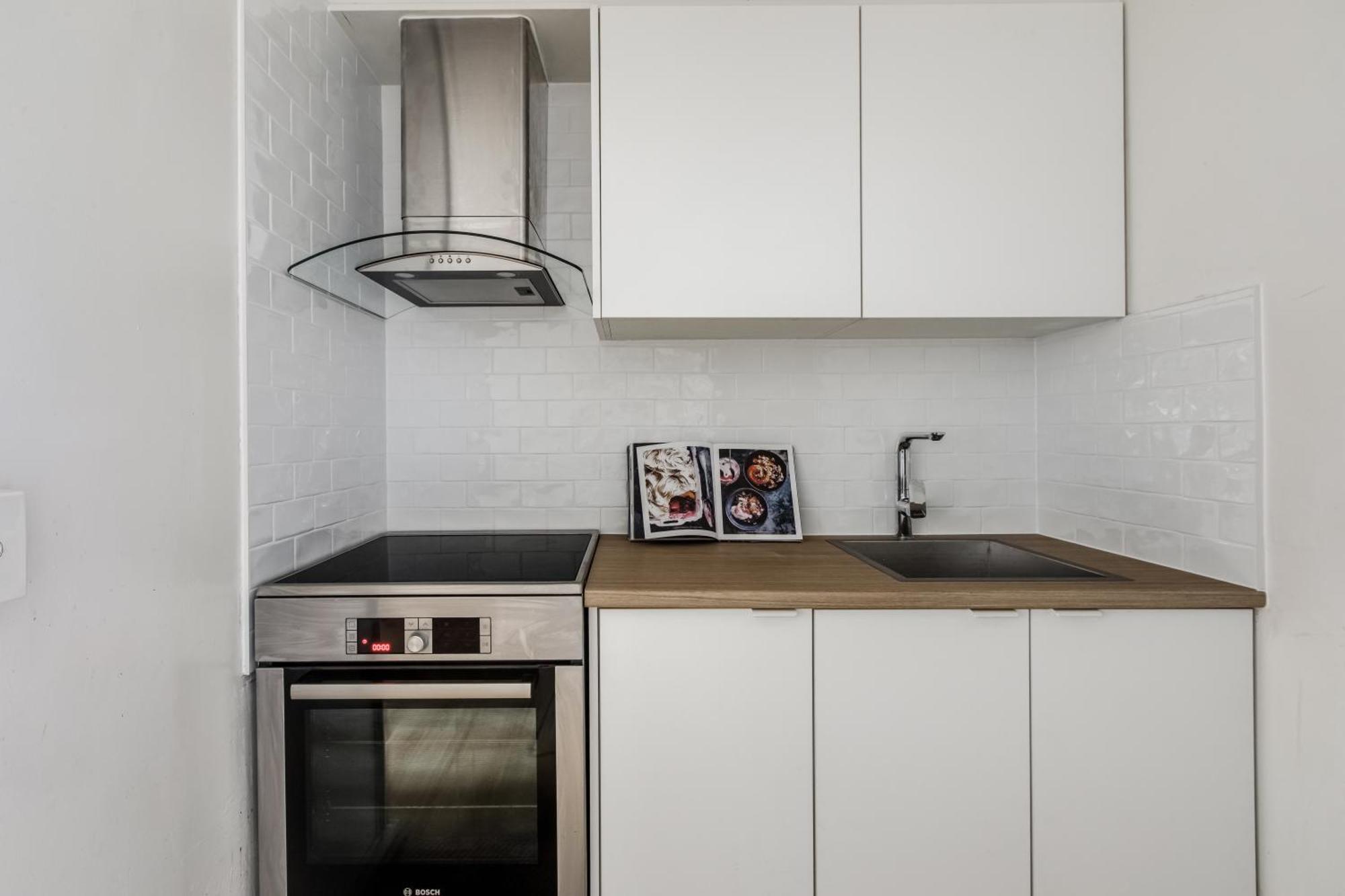 Apartment Style - Steps To Emporium & *