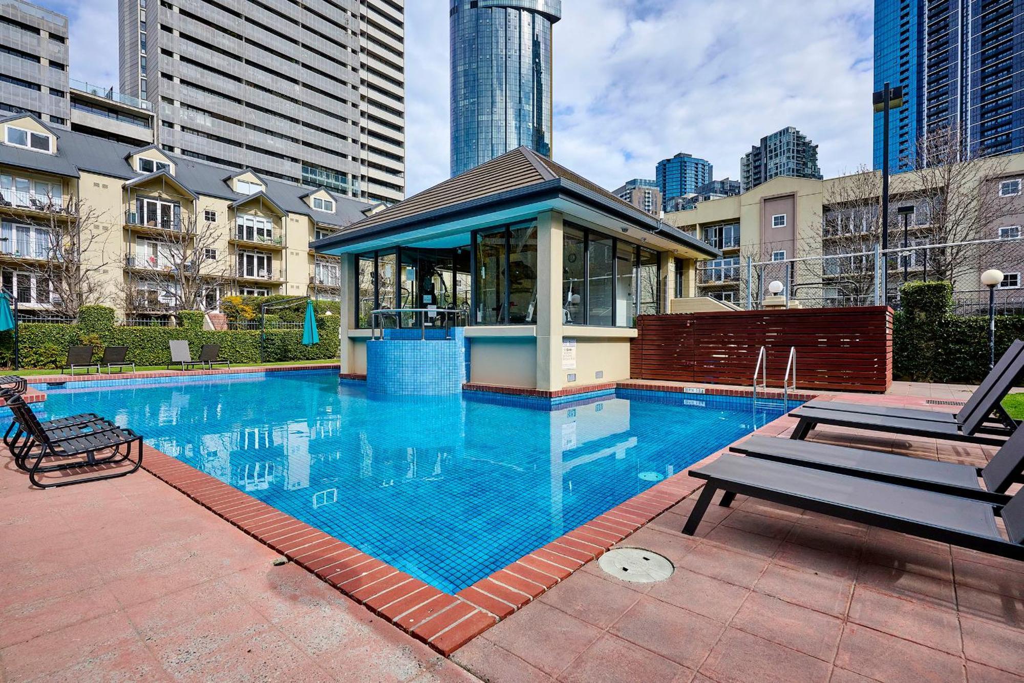 Unique With Pool View Tennis Court & Parking *