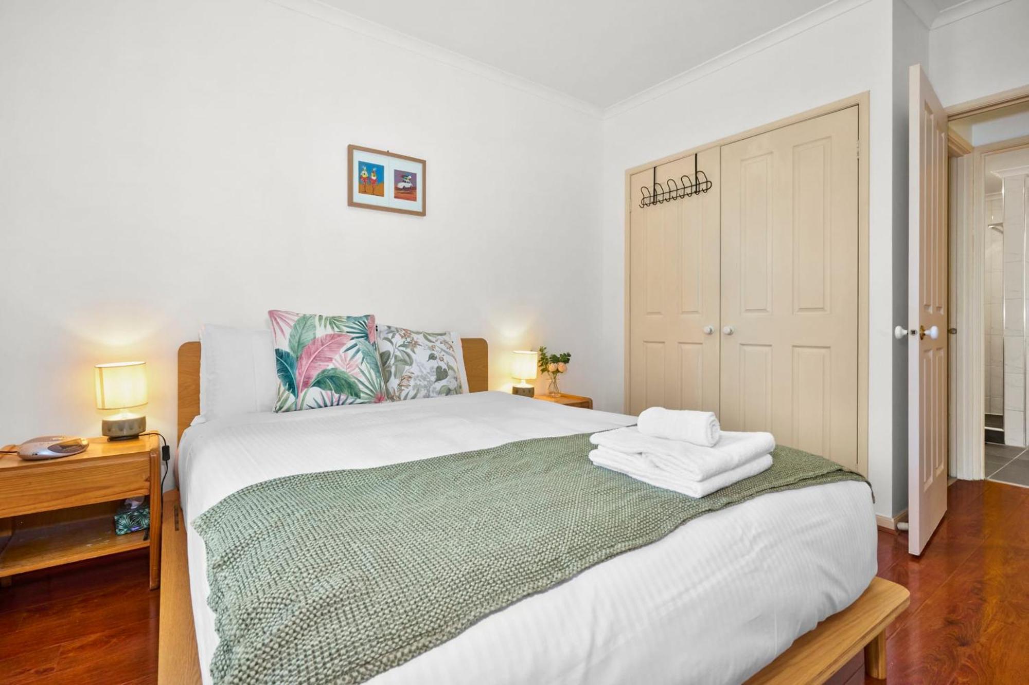 Unique With Pool View Tennis Court & Parking Apartment