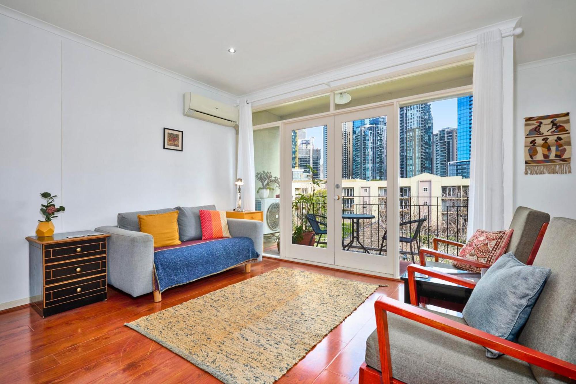 Unique With Pool View Tennis Court & Parking * Melbourne