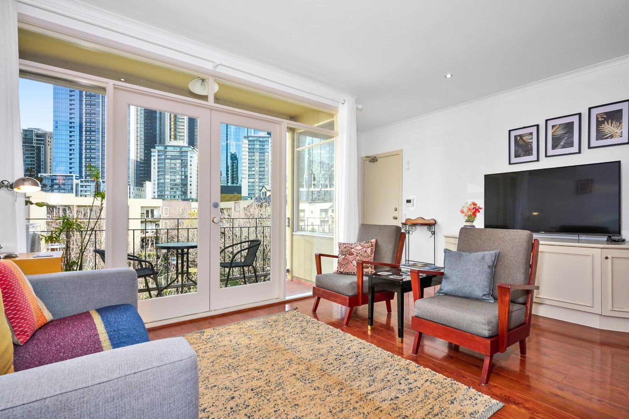 Unique With Pool View Tennis Court & Parking Apartment *