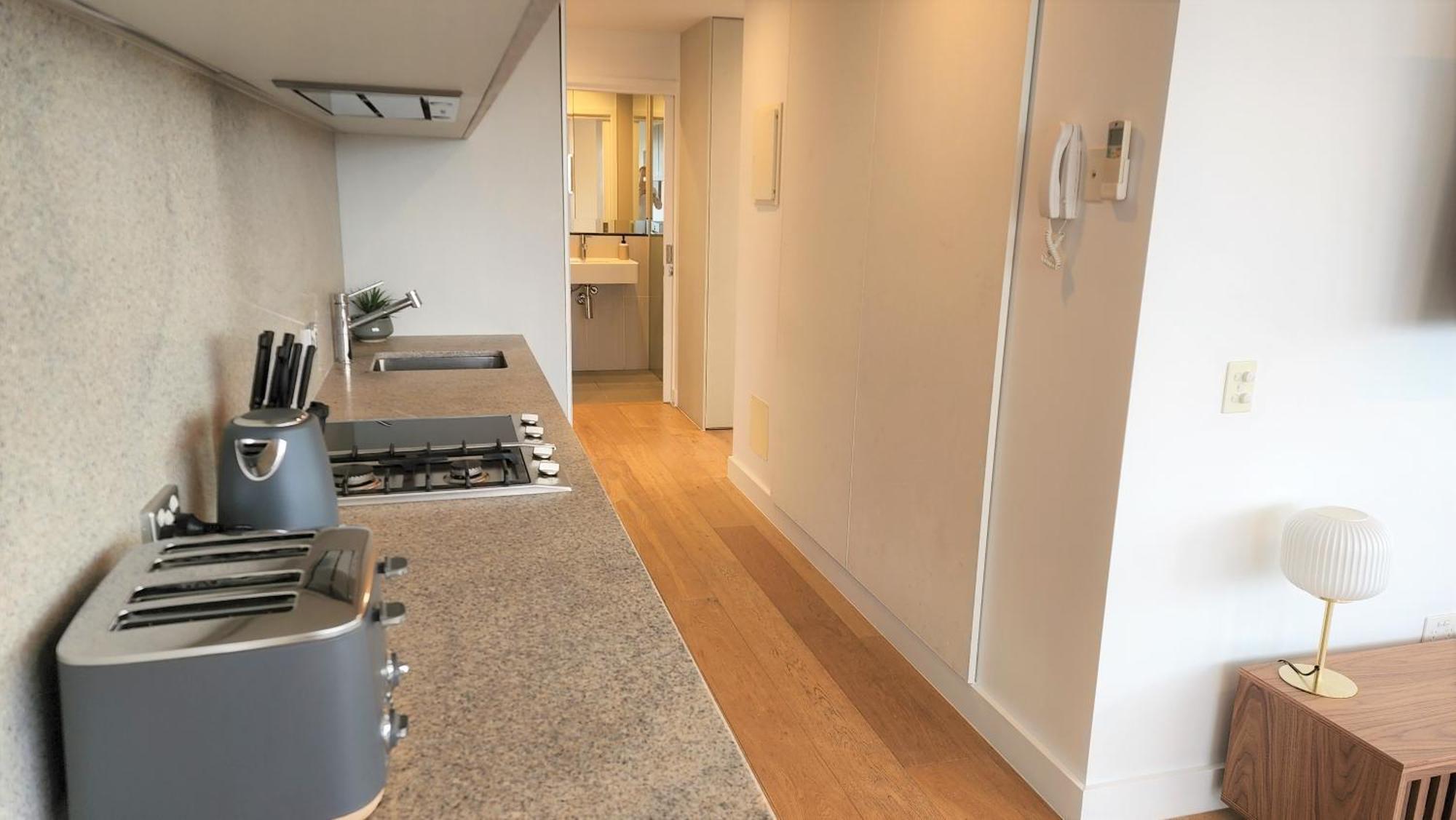 Sky-high South Yarra Luxury 2 Bed Sleeping Up To 4 *