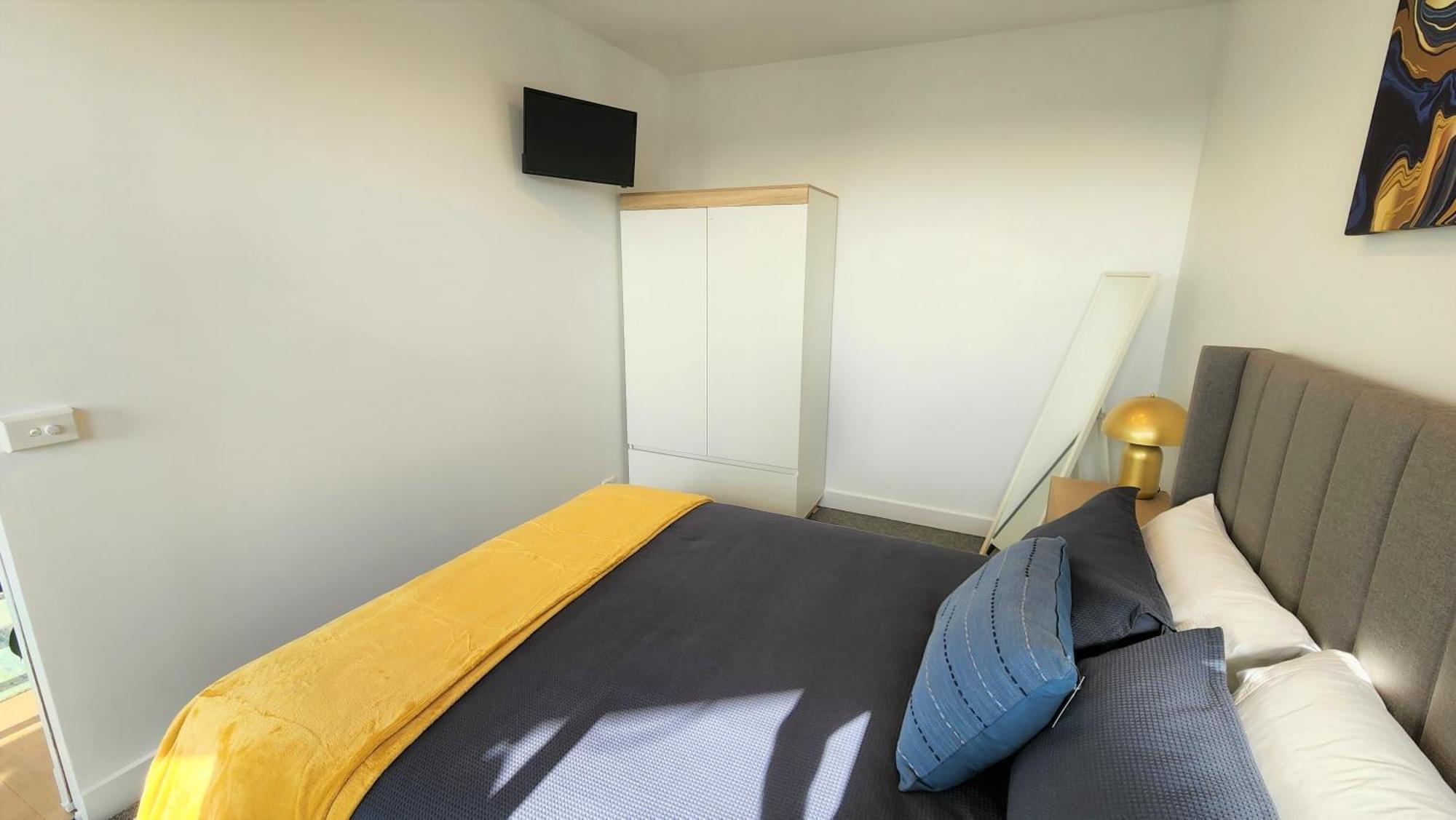 Sky-high South Yarra Luxury 2 Bed Sleeping Up To 4 Apartment Melbourne