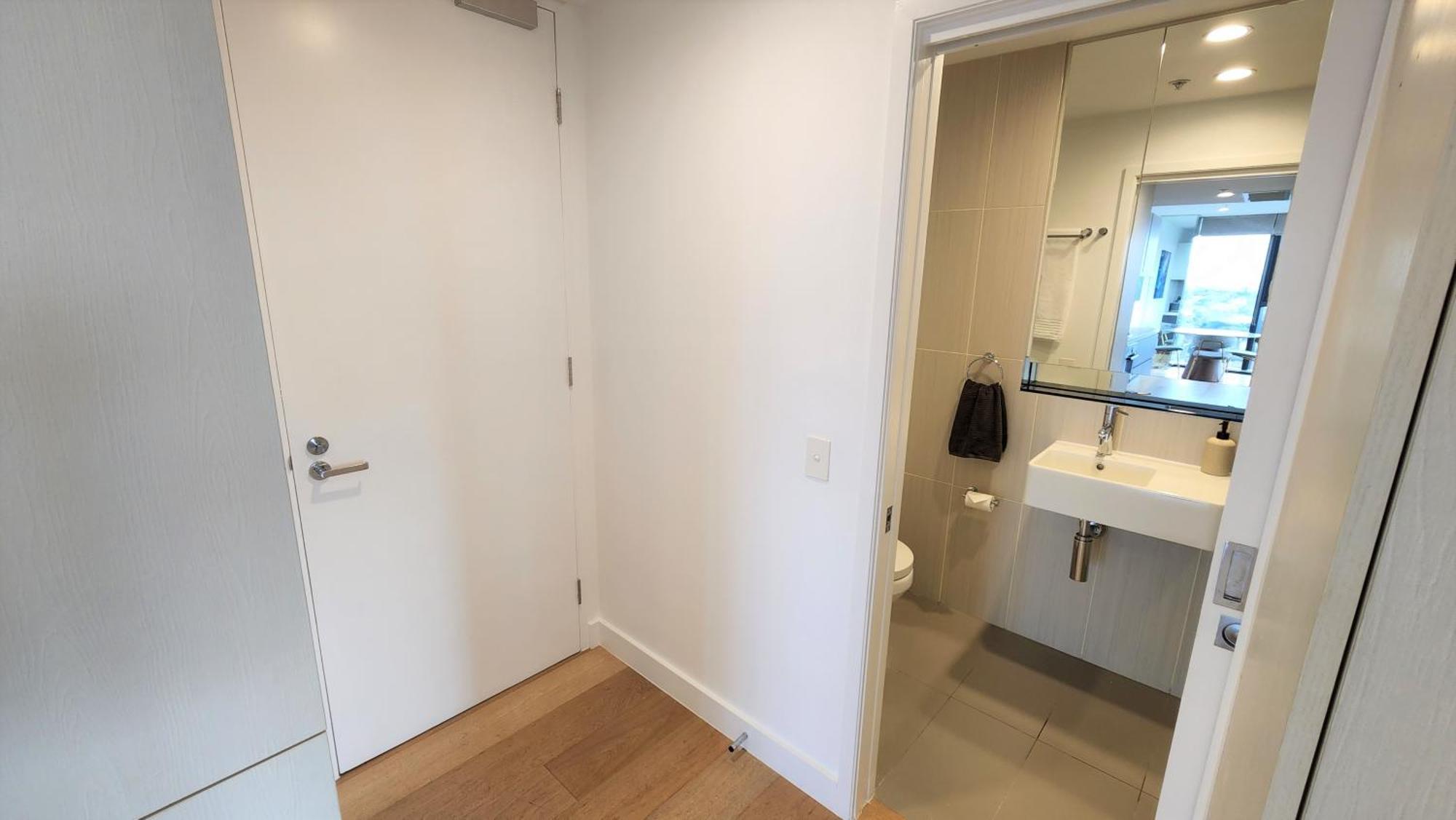 Sky-high South Yarra Luxury 2 Bed Sleeping Up To 4 Melbourne