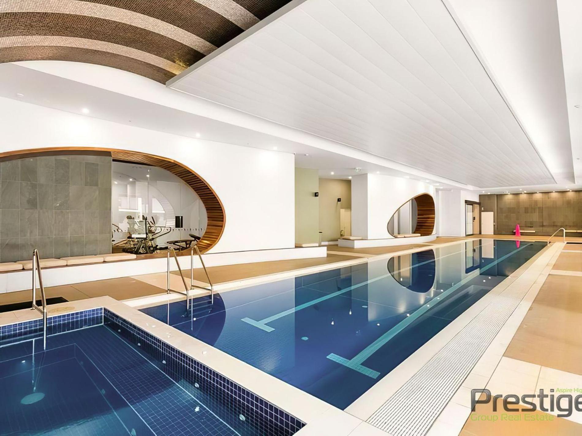 Sky-high South Yarra Luxury 2 Bed Sleeping Up To 4 Apartment *