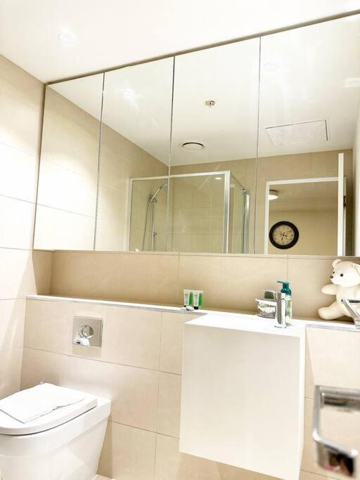 Apartment Fc104 -1 Bath 2 Bedroom Modern Oasis With, Pool & Gym *