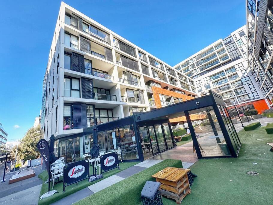 Apartment Fc104 -1 Bath 2 Bedroom Modern Oasis With, Pool & Gym *