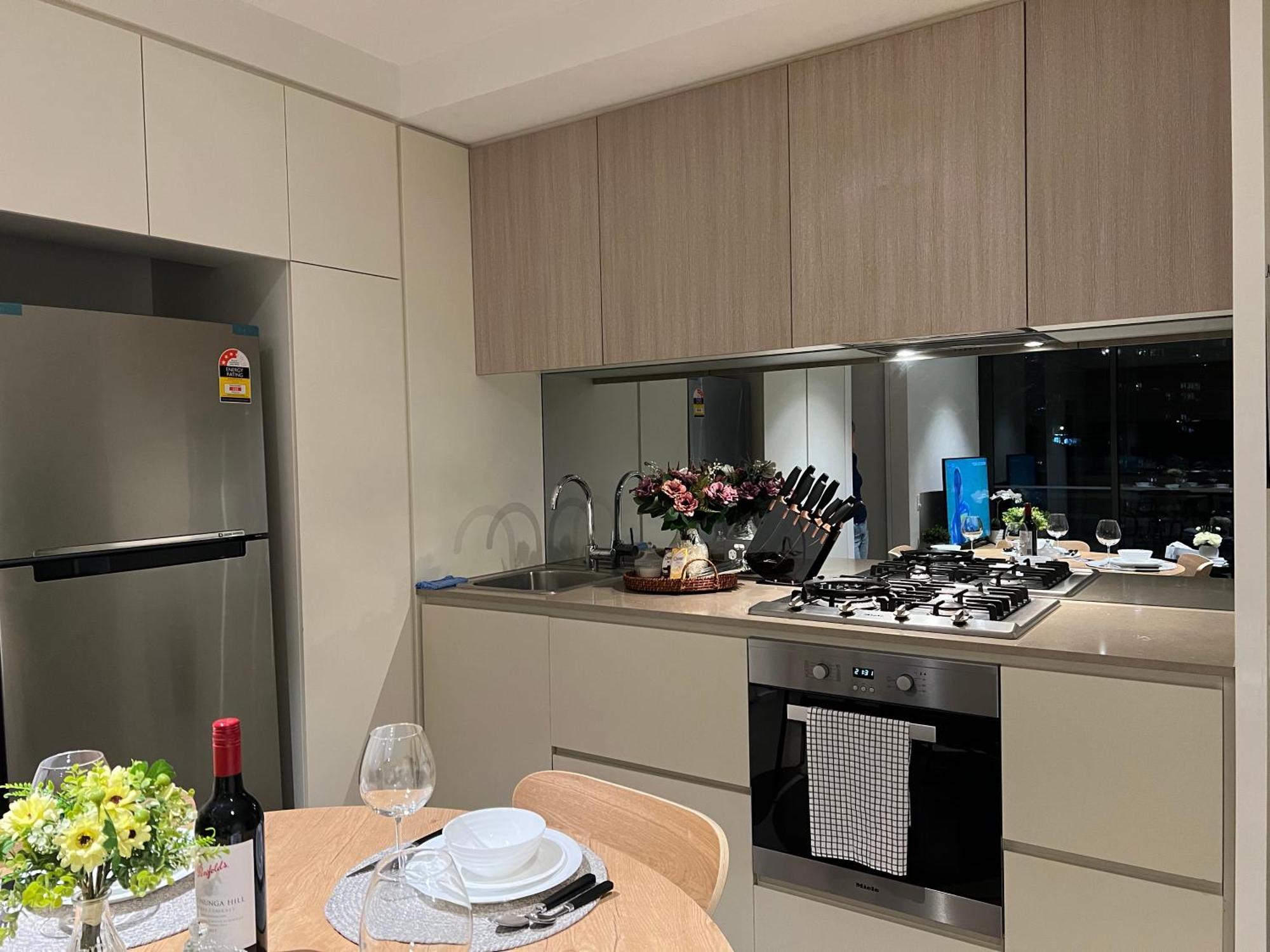 Free Parking Brand New 1br Waterfront Docklands Awesome View